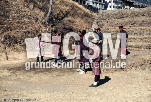 1178_Bhutan_1994_Bogenschiessen in Thimpu.jpg